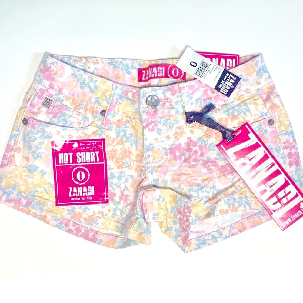 3/15 Zanadi floral print hot shorts in size womens/juniors low rise, stretch